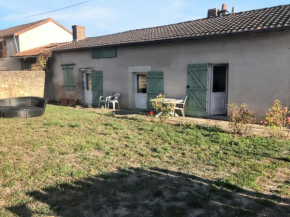 Charmante maison à Mouterre-Silly avec jardin et terrasse